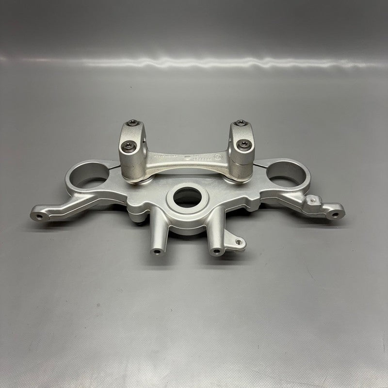 9899334 BMW R18 UPPER FORK CROSS BRACE 2020 2021 2022 2023 2024 OEM 9899334