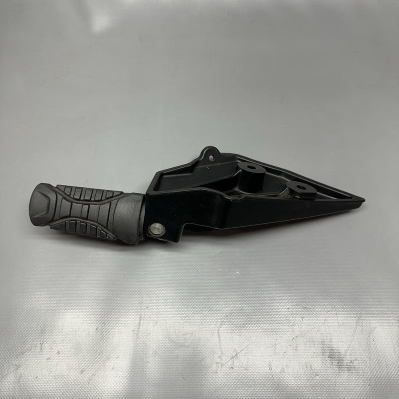 8545013 BMW C 650 EVOLUTION FOOTREST RIGHT REAR 2015 2016 2017 2018 OEM 8545013