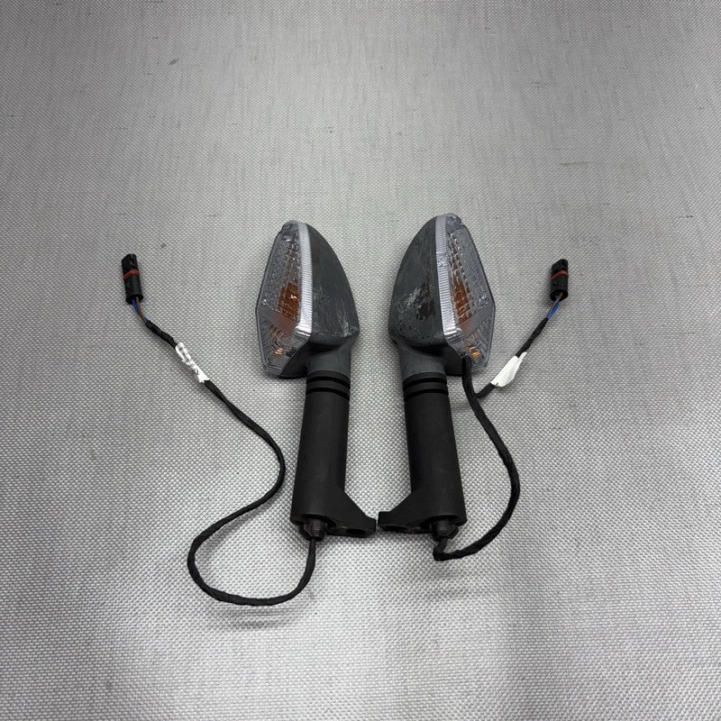 G 310R BMW G 310R FRONT SIGNAL LIGHTS 2016 2017 2018 2019 2020 OEM