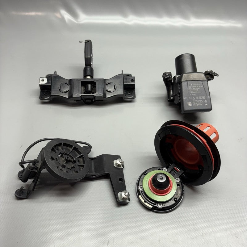 S1000R BMW S1000R FUEL CAP IGNITION WITH KEYLESS RIDE 2020 2021 2022 2023 2024 2025 OEM