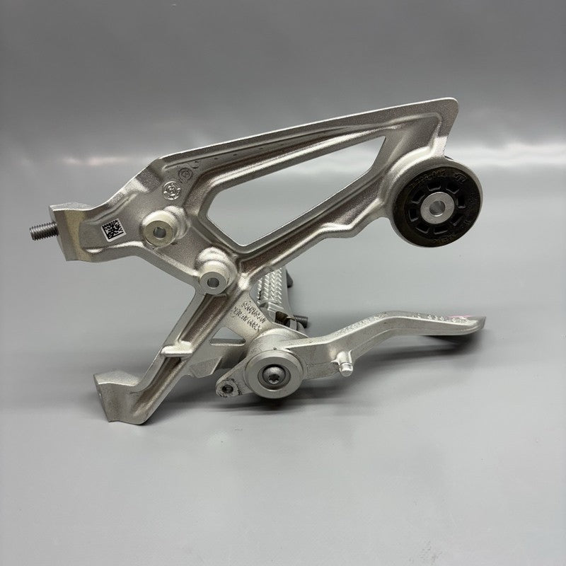 9467694 BMW S1000R FOOTREST PLATE RIGHT 2020 2021 2022 2023 2024 2025 OEM 9467694