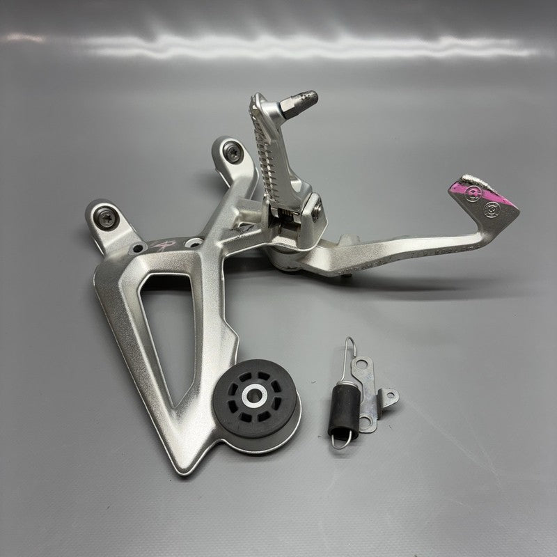 9467694 BMW S1000R FOOTREST PLATE RIGHT 2020 2021 2022 2023 2024 2025 OEM 9467694