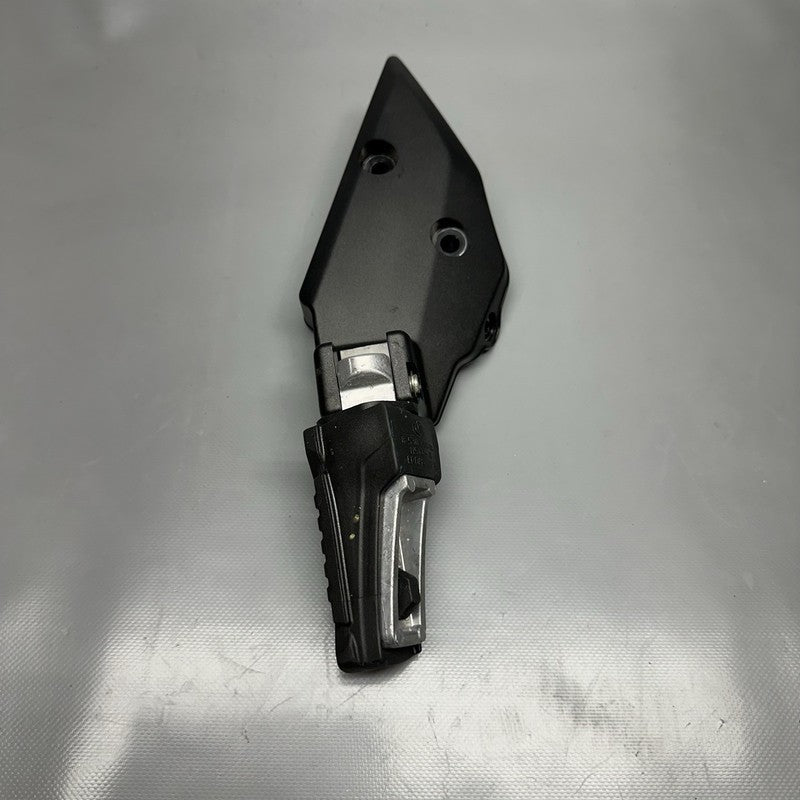 8545013 BMW C 650 EVOLUTION FOOTREST RIGHT REAR 2015 2016 2017 2018 OEM 8545013