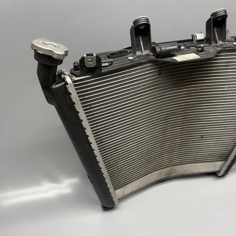 8356804 BMW S1000R RADIATOR WITH FAN 2020 2021 2022 2023 2024 2025 OEM 8356804