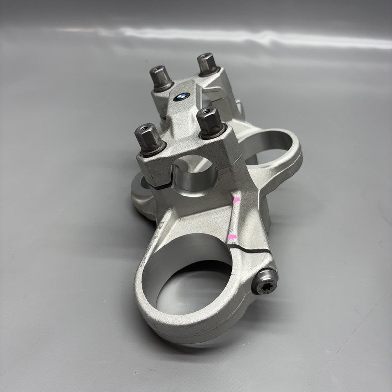 8404205 BMW F900R TRIPLE TREE CLAMP UPPER 2020 2021 2022 2023 2024 OEM 8404205