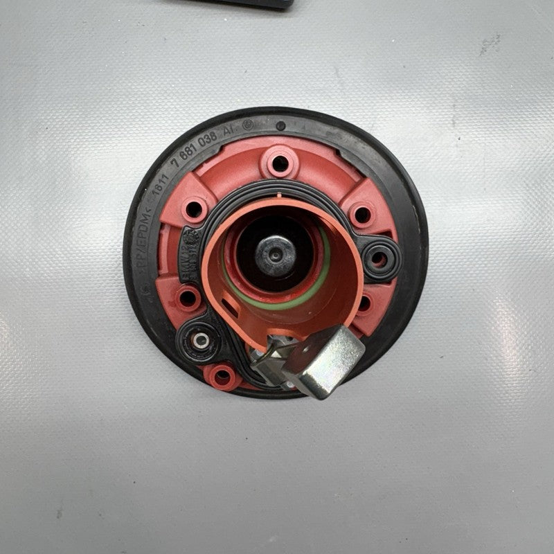 S1000R BMW S1000R FUEL CAP IGNITION WITH KEYLESS RIDE 2020 2021 2022 2023 2024 2025 OEM