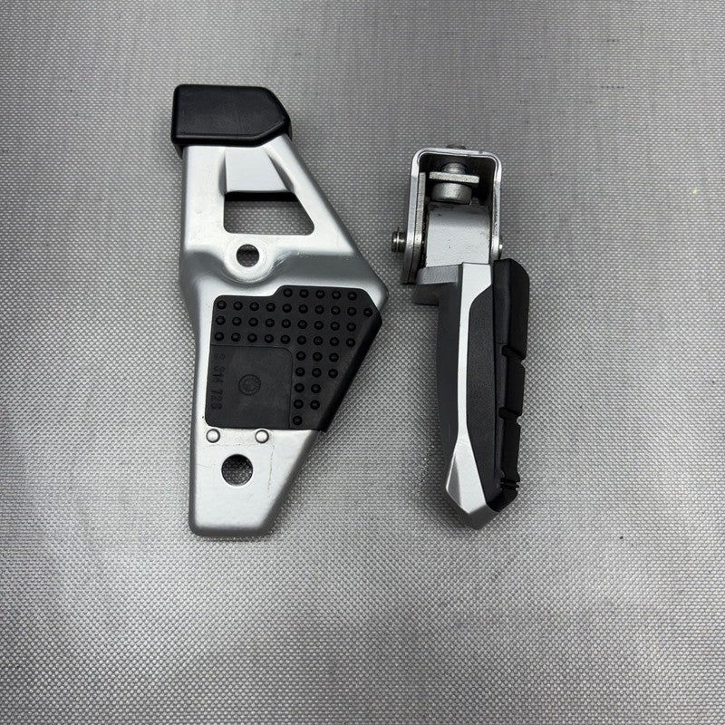 R1150RS BMW R1150RS FOOTPEG PLATE RIGHT REAR 2002 2003 2004 2005 2006 OEM