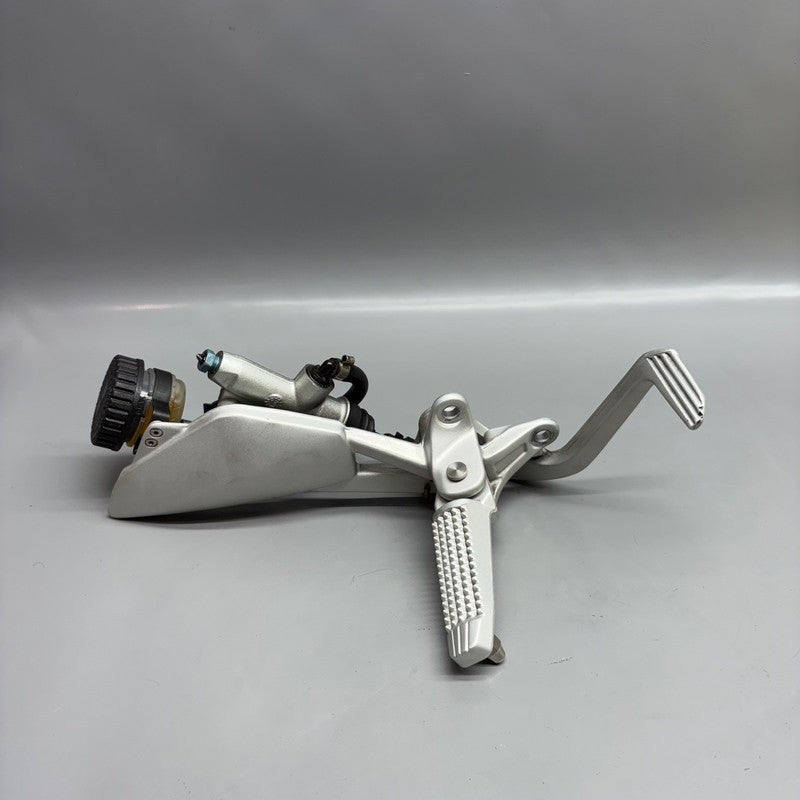 7660154 BMW K 1300S FOOTPEG PLATE RIGHT 2007-2011 2012 2013 2014 2015 OEM 7660154