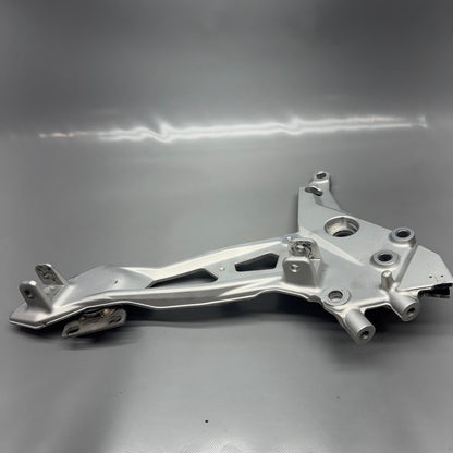 BMW F900R FOOTPEG PLSTR LRFT 2020 2021 2022 2023 2024 8404012