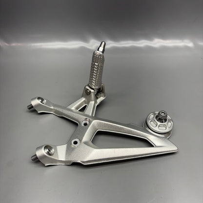 BMW S1000R FOOTREST PLATE RIGHT 2020 2021 2022 2023 2024 2025 OEM 9467