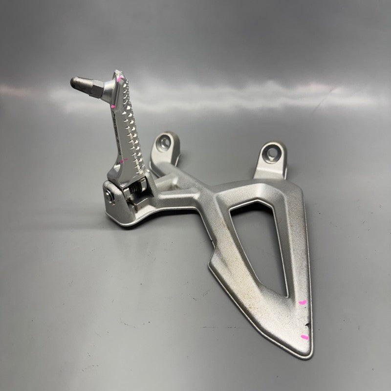 BMW S1000 R FOOTREST PLATE LEFT FRONT 2020 2021 2022 2023 2024 2025 OE
