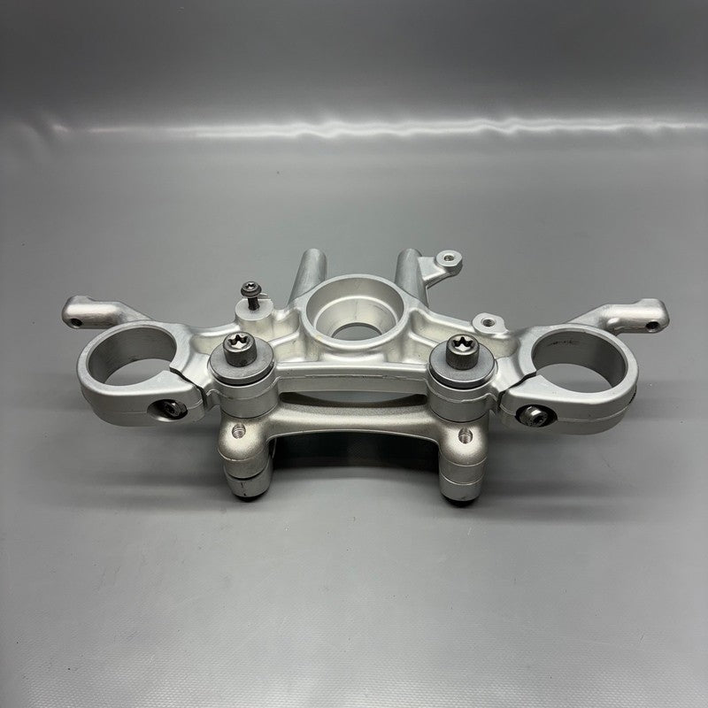 9899334 BMW R18 UPPER FORK CROSS BRACE 2020 2021 2022 2023 2024 OEM 9899334