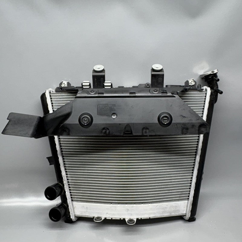 8356804 BMW M1000R RADIATOR 2021 2022 2023 2024 OEM 8356804