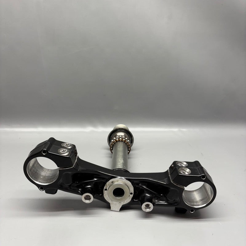 9899335 BMW R18 B LOWER FORK CROSS BRACE  2020 2021 2022 2023 2024 OEM 9899335