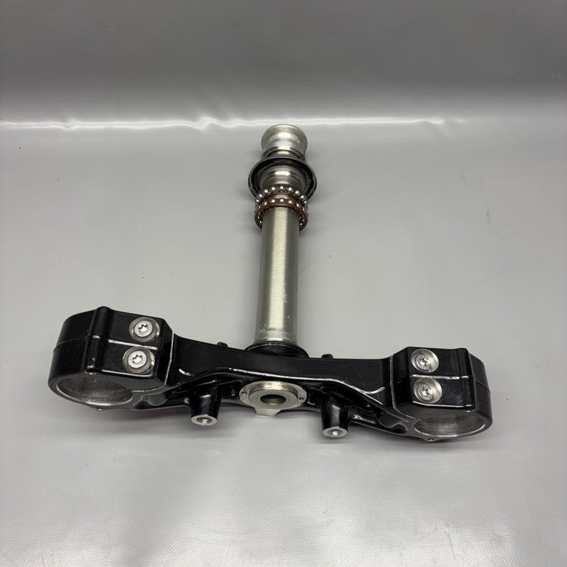 9899335 BMW R18 B LOWER FORK CROSS BRACE  2020 2021 2022 2023 2024 OEM 9899335