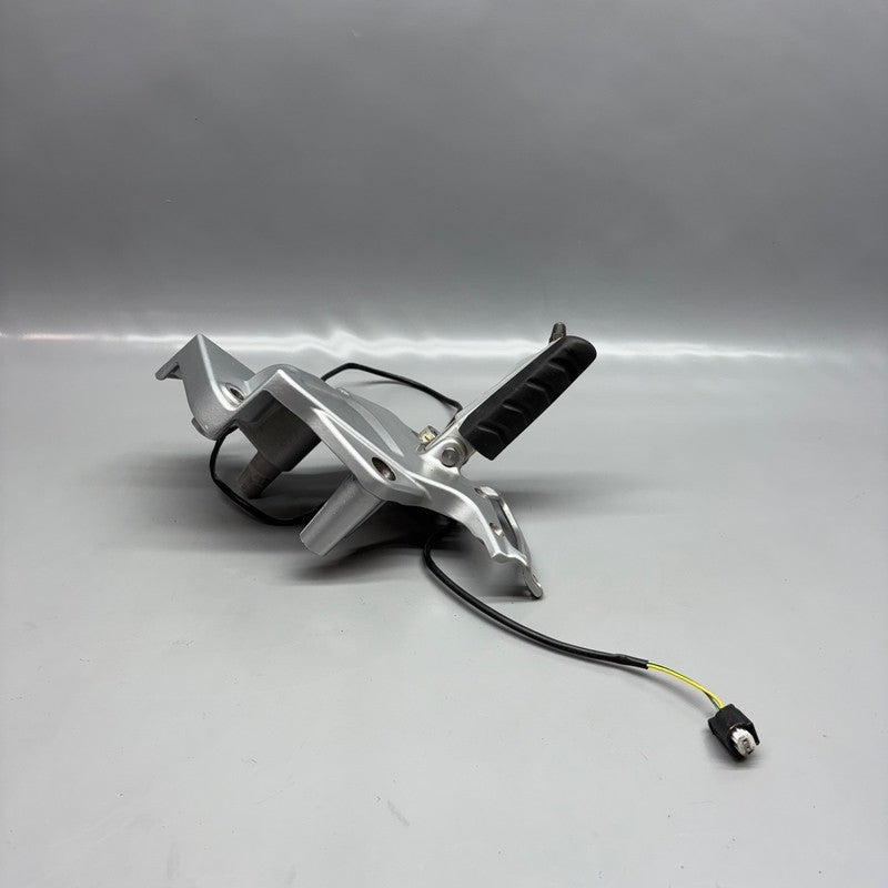 7678670 BMW F800ST FOOTREST RIGHT FRONT 2005 2006 2007 2008 2009 2010 2011 OEM 7678670