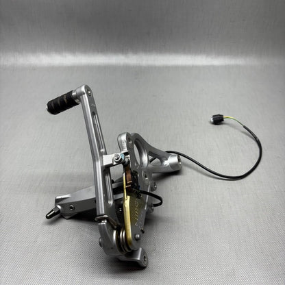 2335872 BMW R1150RS REAR BRAKE LEVER AND FOOTPEG RIGHT 2002 2003 2004 2005 2006 2335872
