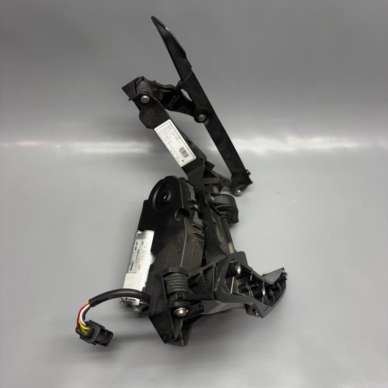 BMW K1600 BAGGER WINDSHIELD ADJUSTMENT 2017 2018 2019 2020 2021 OEM 85