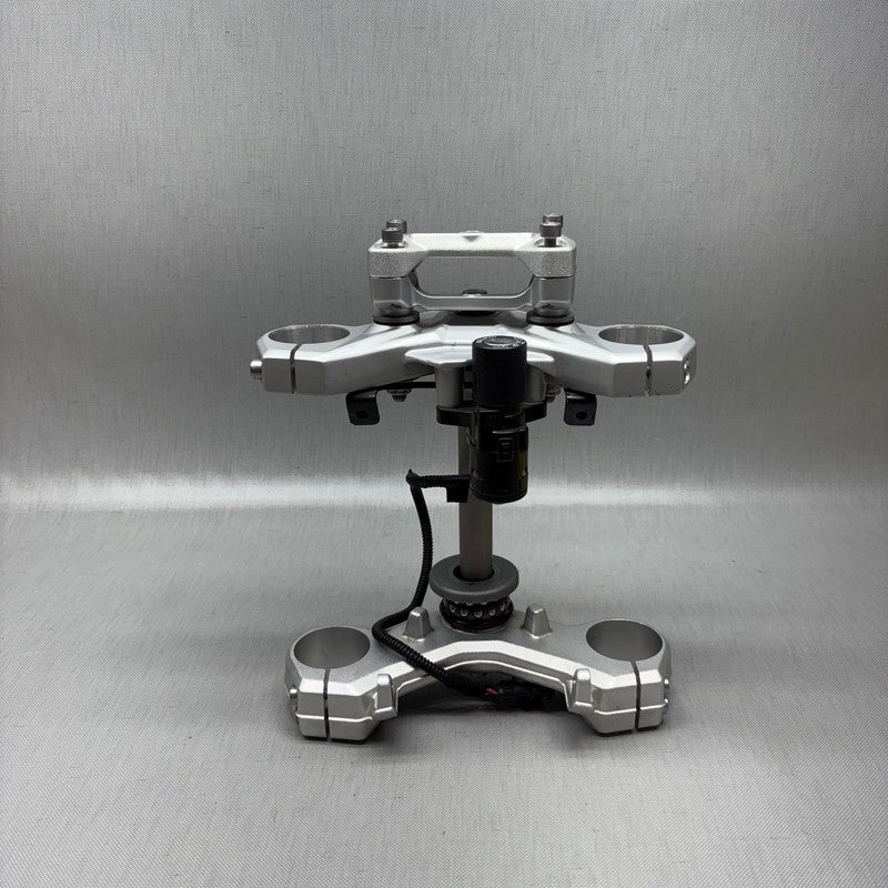 BMW G310R TRIPLE TREE CROSS BRACE 2017 2018 OEM