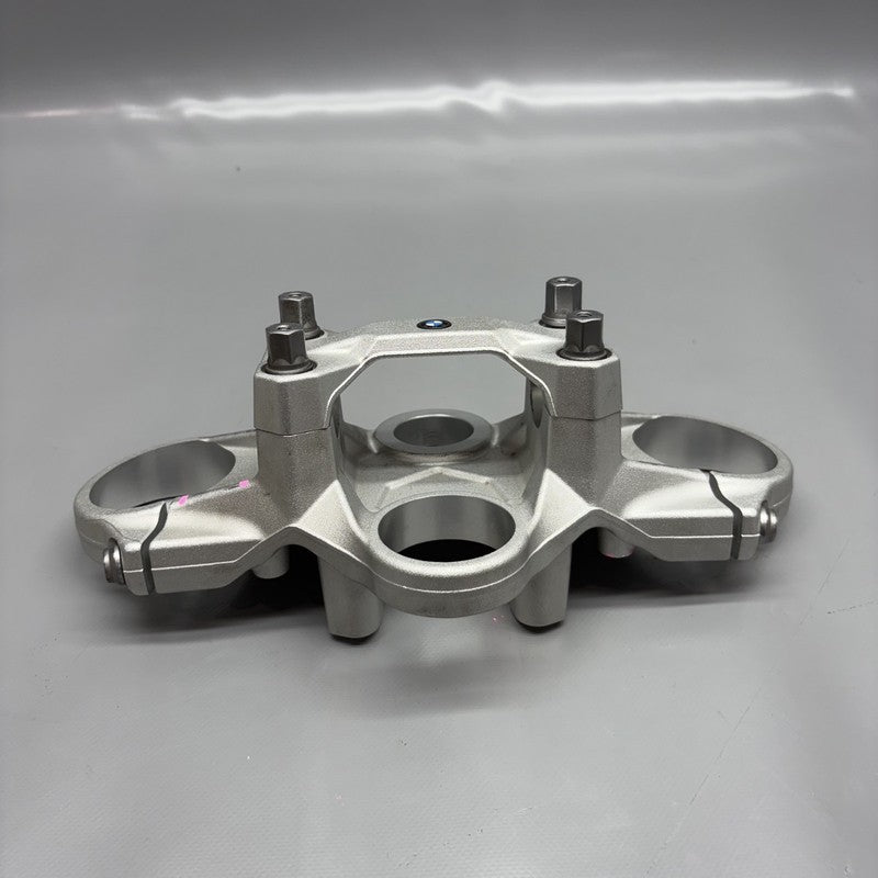 8404205 BMW F900R TRIPLE TREE CLAMP UPPER 2020 2021 2022 2023 2024 OEM 8404205