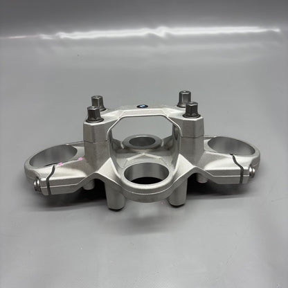 8404205 BMW F900R TRIPLE TREE CLAMP UPPER 2020 2021 2022 2023 2024 OEM 8404205