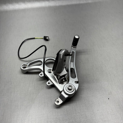 2335872 BMW R1150RS REAR BRAKE LEVER AND FOOTPEG RIGHT 2002 2003 2004 2005 2006 2335872