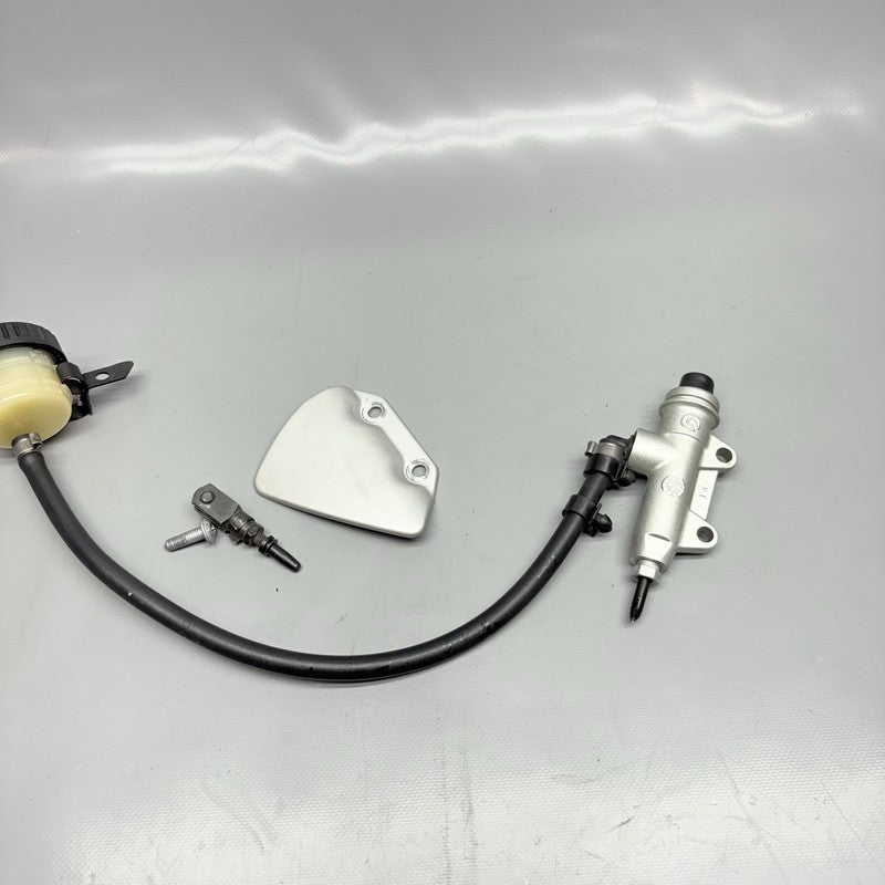 7673520 BMW R1200GS REAR BRAKE MASTER CYLINDER 2009 2010 2011 2012 2013 OEM 7673520