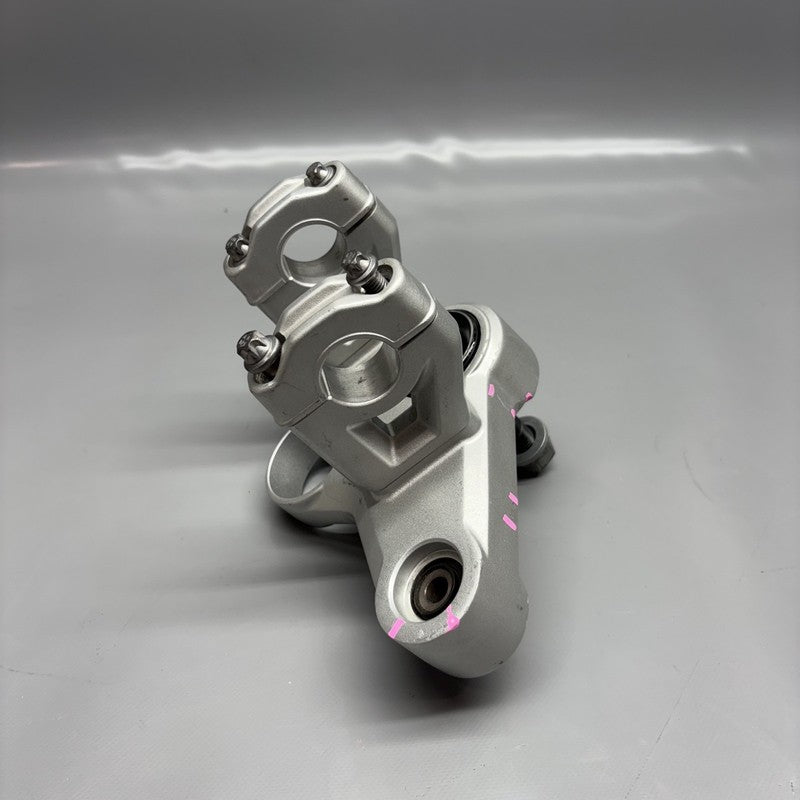 7704584 BMW R1200GS TRIPLE TREE CLAMP UPPER 2006 2007 2008 2009 2010 2011 2012 OEM