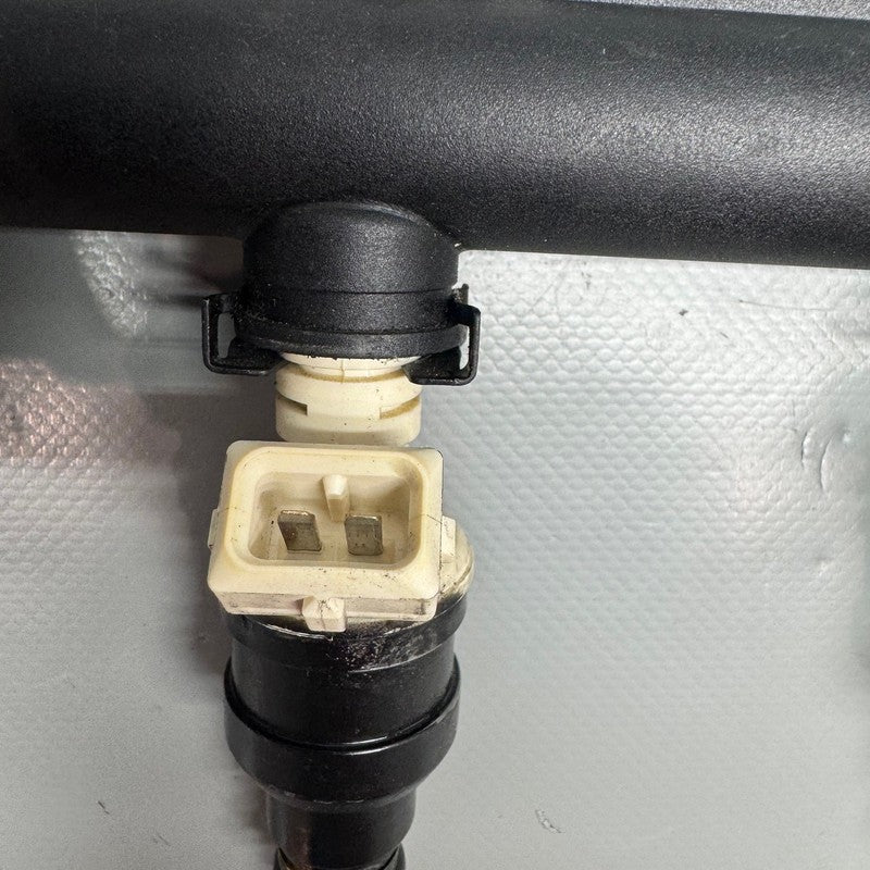 BMW K 1200LT FUEL INJECTOR RAIL 2004 2005 2006 2007 2008 2009 OEM