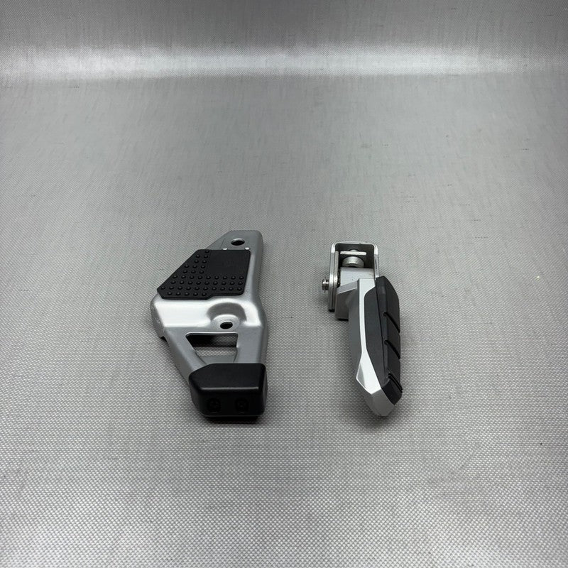 R1150RS BMW R1150RS FOOTPEG PLATE RIGHT REAR 2002 2003 2004 2005 2006 OEM