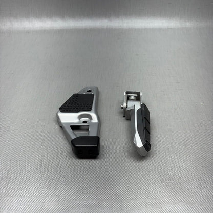 R1150RS BMW R1150RS FOOTPEG PLATE RIGHT REAR 2002 2003 2004 2005 2006 OEM