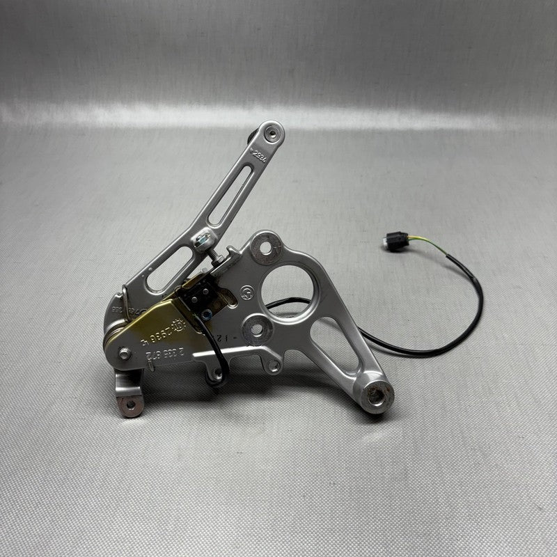 2335872 BMW R1150RS REAR BRAKE LEVER AND FOOTPEG RIGHT 2002 2003 2004 2005 2006 2335872