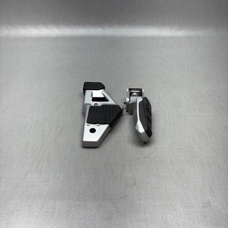 R1150RS BMW R1150RS FOOTPEG PLATE RIGHT REAR 2002 2003 2004 2005 2006 OEM