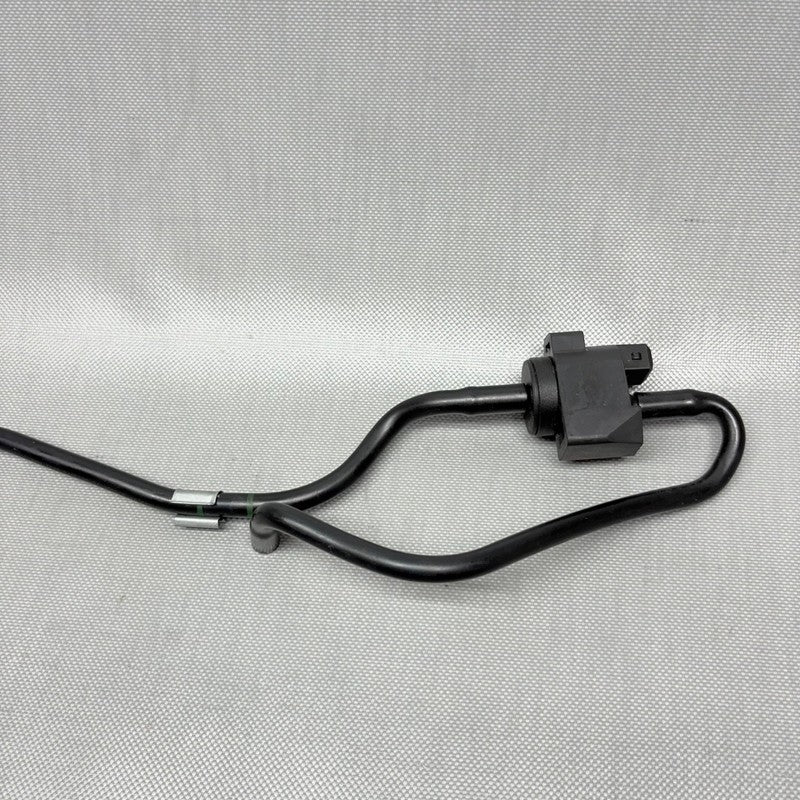 BMW R1250GS RIGHT FUEL TANK BREATHER VALVE 2017-2019 2020 2021 2022 20