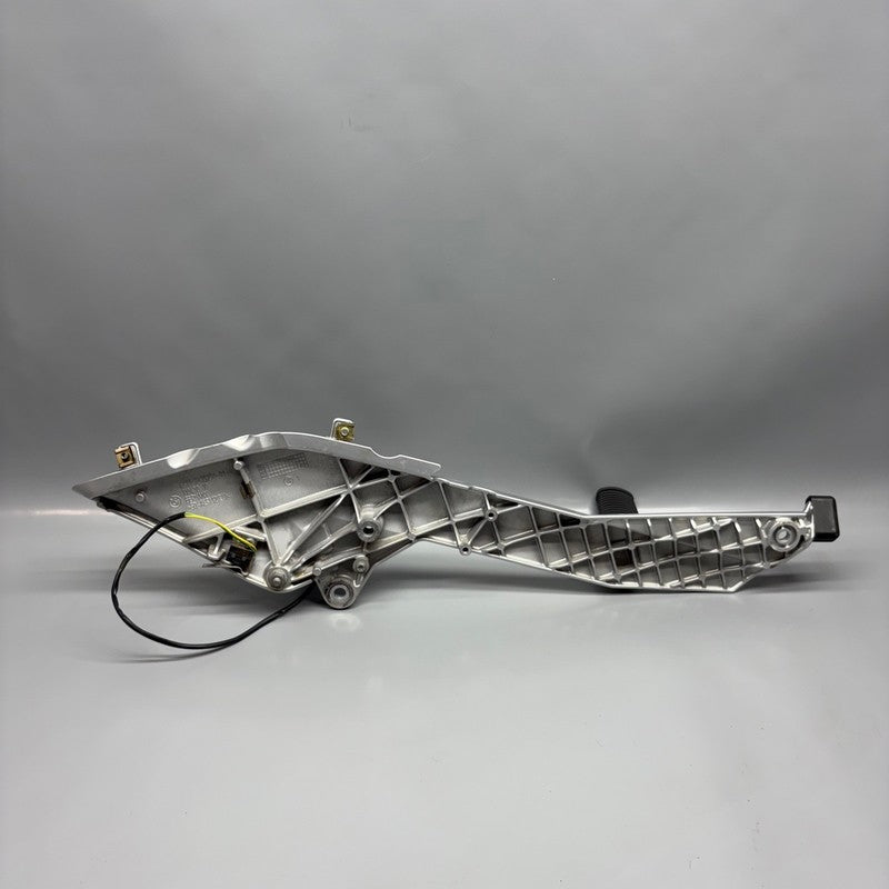 BMW R1200 RT FOOTPEG PLATE RIGHT 2005 2006 2007 2008 2009 OEM 7675290