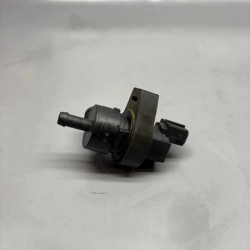 BMW K1600GT FUEL TANK BREATHER VALVE 2011 2012 2013 2014 2015 2016 OEM