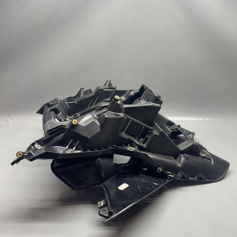 9899420 BMW R18 B FRONT PANEL CARRIER 2020 2021 2022 2023 2024 OEM 9899420