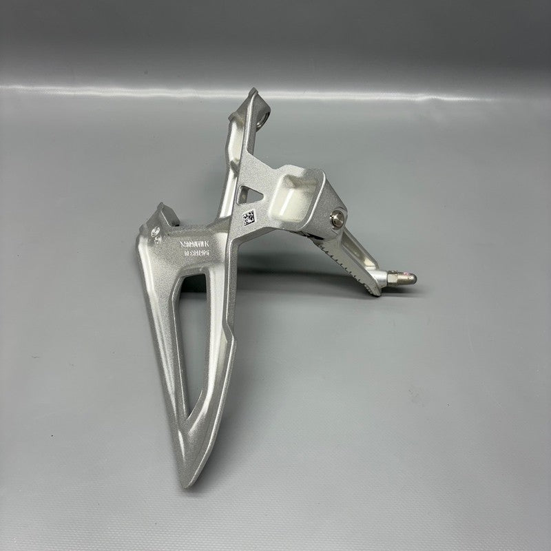 9467693 BMW S1000R FOOTREST PLATE LEFT 2020 2021 2022 2023 2024 2025 OEM 9467693
