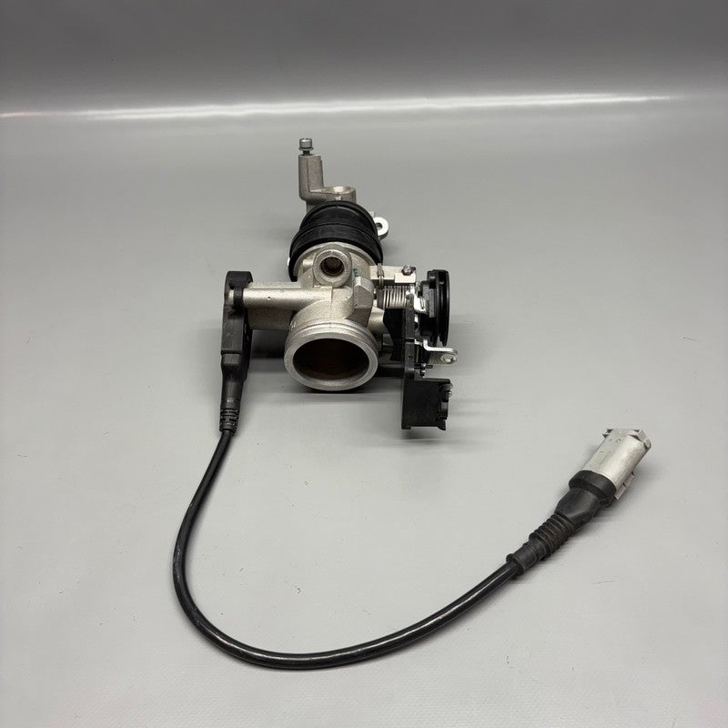 8552340 BMW C400X THROTTLE HOUSING 2018 2019 2020 OEM 8552340
