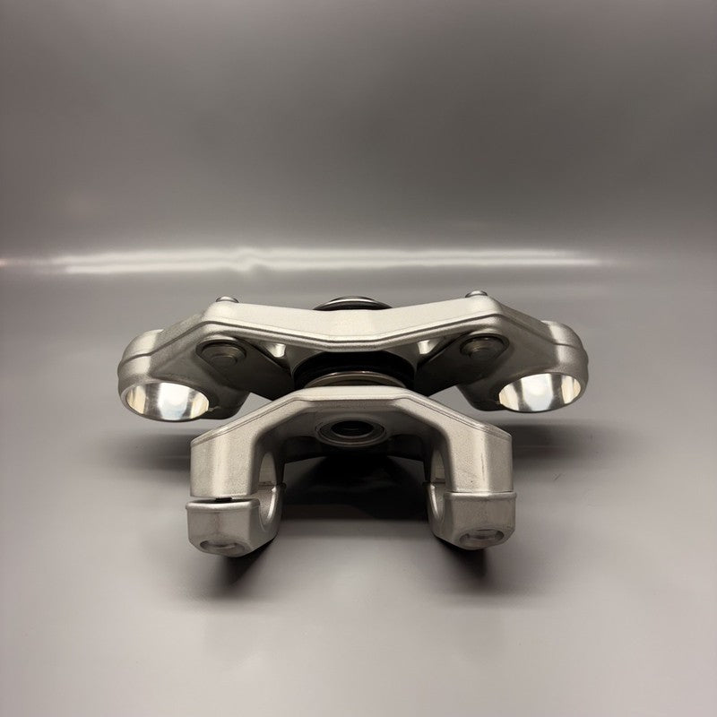 7924206 BMW R1300GS FORK BRIDGE UPPER 2022 2023 2024 OEM 7924206