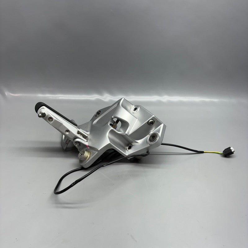 7678670 BMW F800ST FOOTREST RIGHT FRONT 2005 2006 2007 2008 2009 2010 2011 OEM 7678670