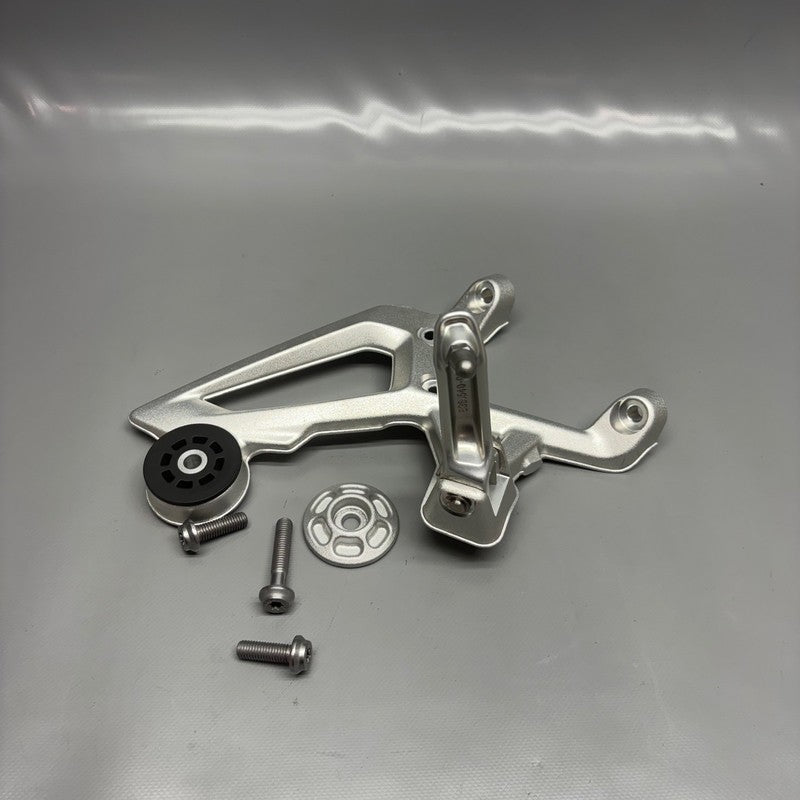 BMW S1000R FOOTREST PLATE RIGHT 2020 2021 2022 2023 2024 2025 OEM 9467