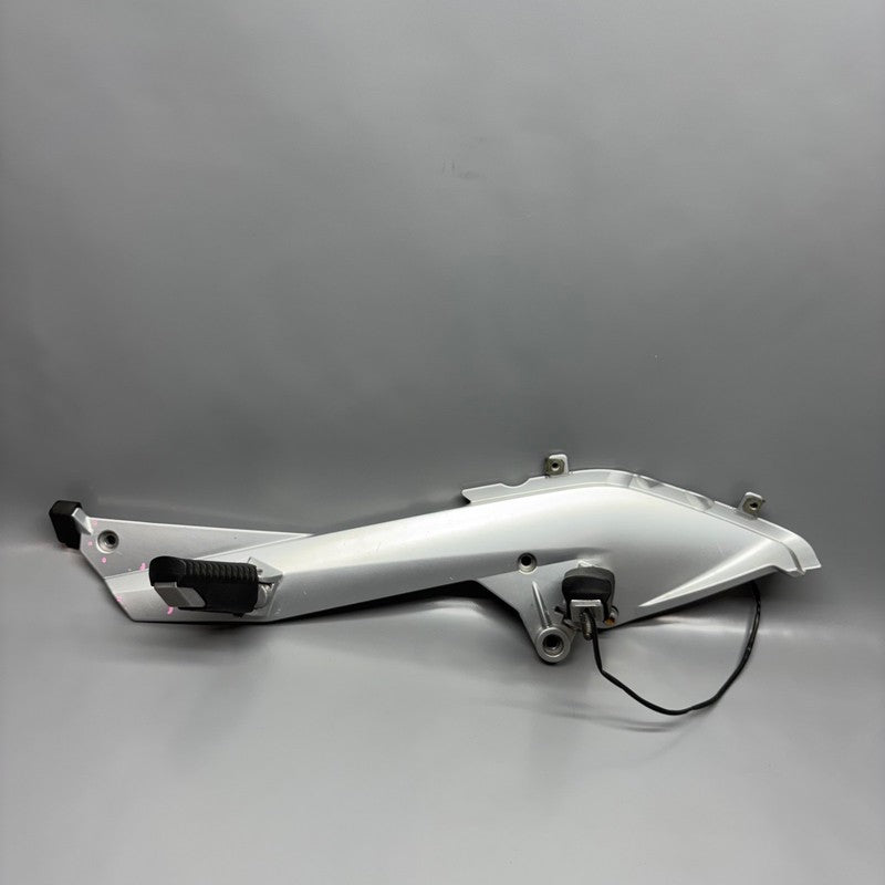BMW R1200 RT FOOTPEG PLATE RIGHT 2005 2006 2007 2008 2009 OEM 7675290