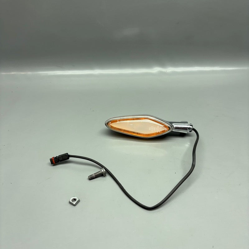 R18 B BMW R18 B SIGNAL LIGHT LEFT 2020 2021 2022 2023 2024 OEM