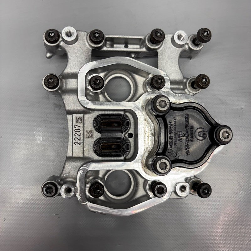 BMW S1000R CYLINDER HEAD CAMSHAFT BRACKET 2020 2021 2022 2023 2024 OEM