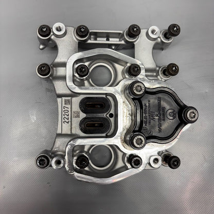 BMW S1000R CYLINDER HEAD CAMSHAFT BRACKET 2020 2021 2022 2023 2024 OEM