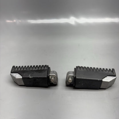 7664525 BMW R1200GS FOOTPEG RIGHT LEFT REAR 2009 2010 2011 2012 2013 OEM 7664525