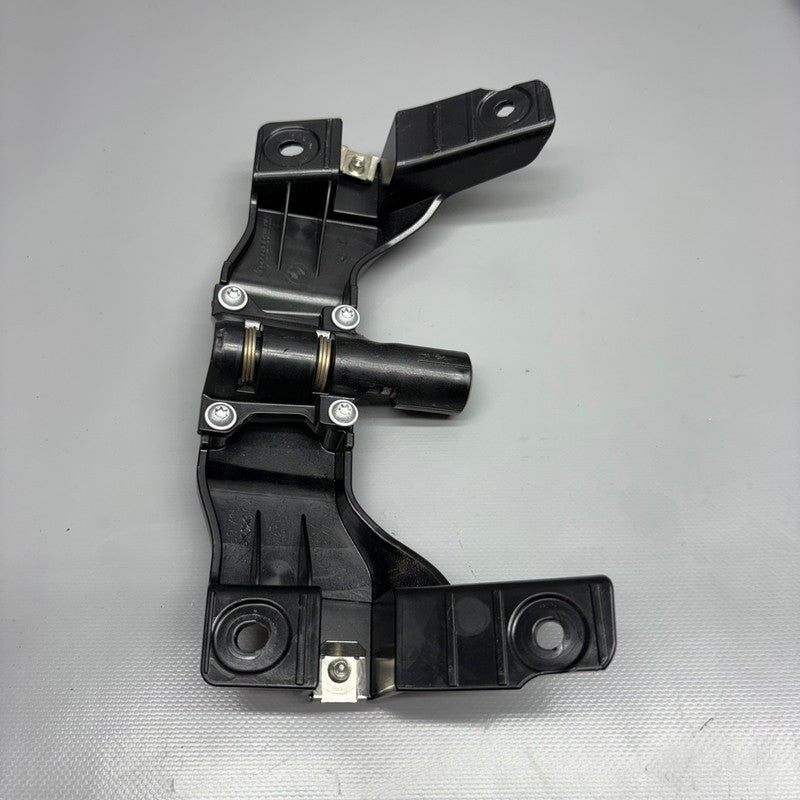 8569715 BMW S1000R SEAT LOCK BRACKET SUPPORT 2020 2021 2022 2023 2024 2025 OEM 8569715