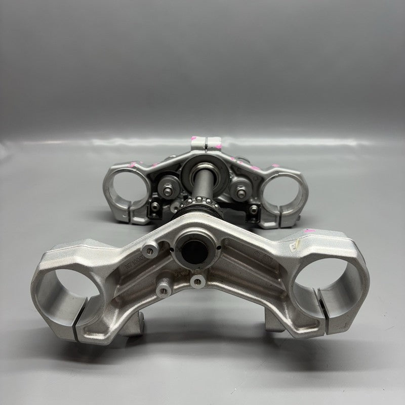 8554115 BMW G310R TRIPLE TREE CROSS BRACE 2017 2018 OEM 8554115