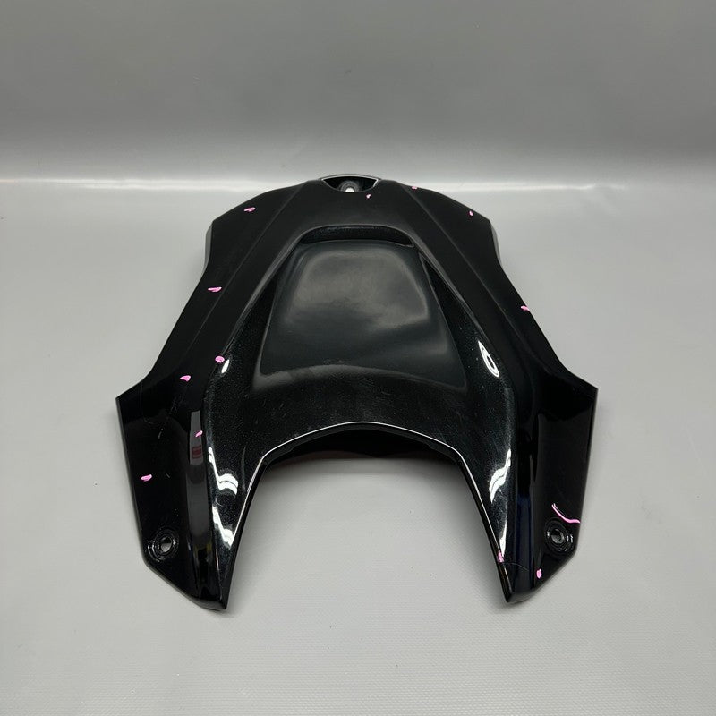 8569770 BMW S1000R FUEL TANK CENTER COVER 2020 2021 2022 2023 2024 2025 OEM 8569770
